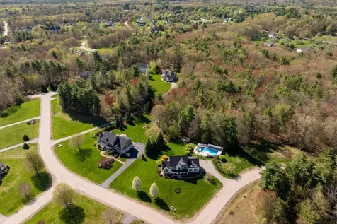 8 Lilac Way Stratham NH 03885
