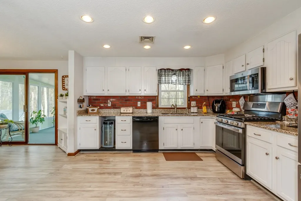 11 Mathew Drive Merrimack NH 03054