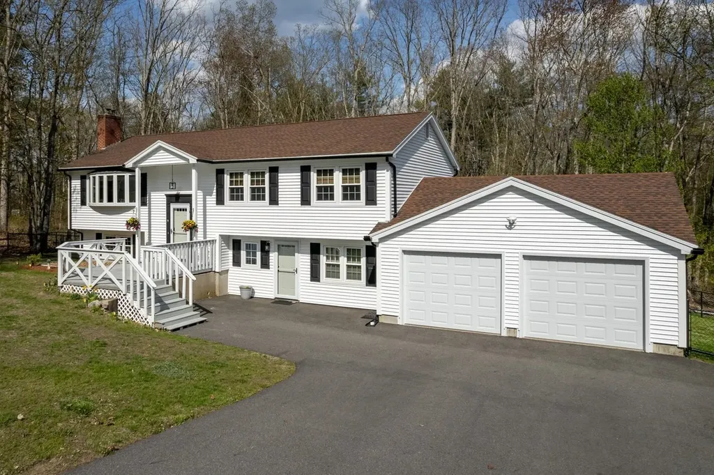11 Mathew Drive Merrimack NH 03054