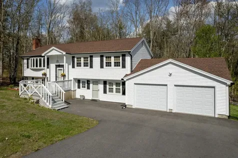 11 Mathew Drive Merrimack NH 03054