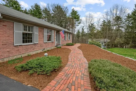 7 Pine Drive Bedford NH 03110