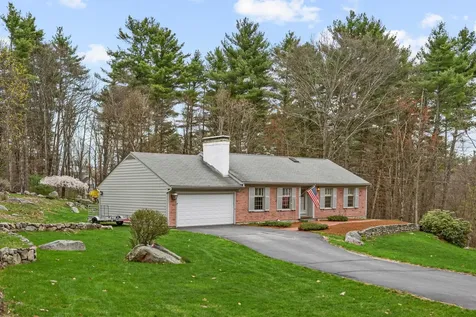 7 Pine Drive Bedford NH 03110