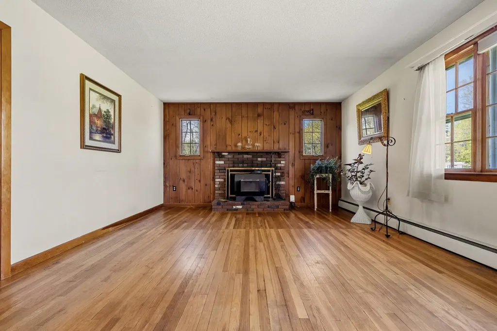 58 Willow Road East Kingston NH 03827-2025