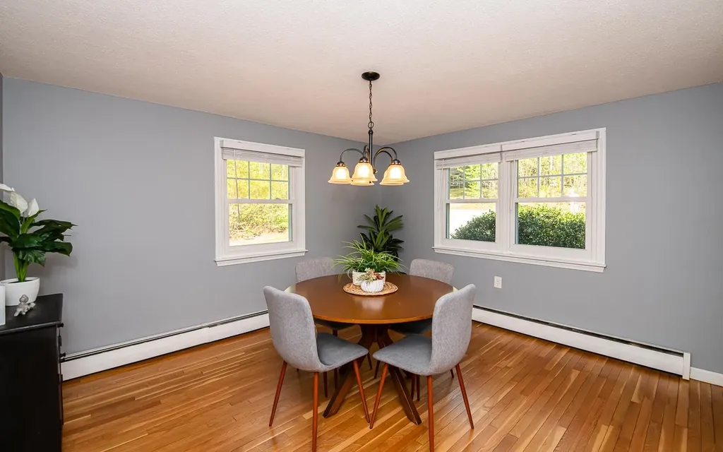 20 Alvirne Drive Hudson NH 03051