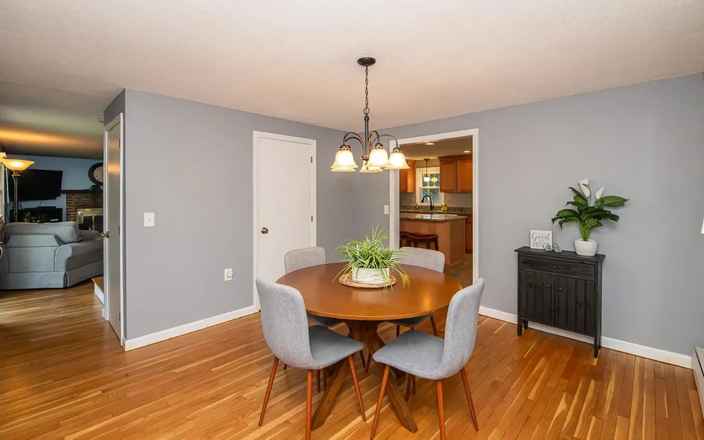 20 Alvirne Drive Hudson NH 03051
