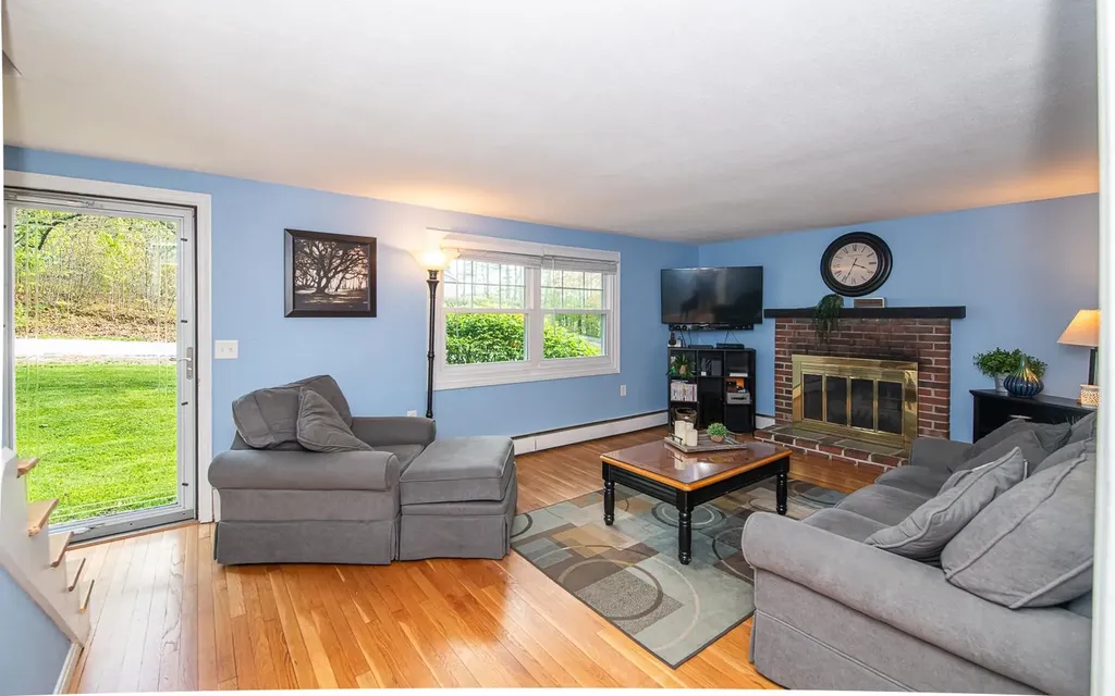 20 Alvirne Drive Hudson NH 03051