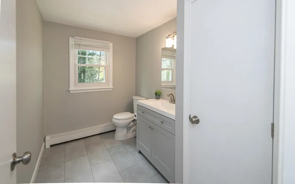 20 Alvirne Drive Hudson NH 03051