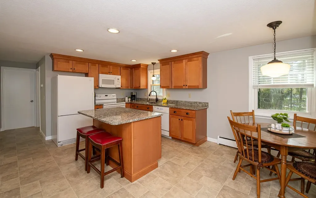 20 Alvirne Drive Hudson NH 03051