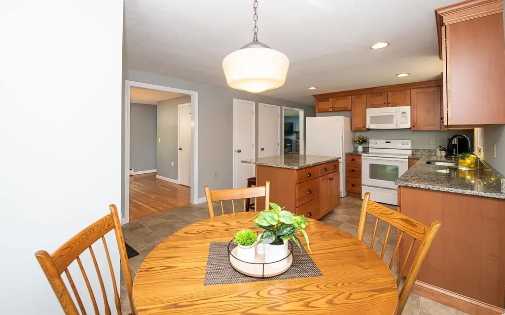 20 Alvirne Drive Hudson NH 03051