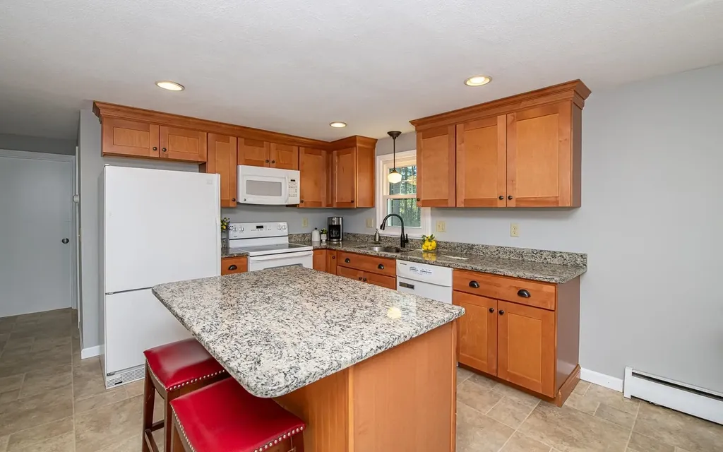 20 Alvirne Drive Hudson NH 03051