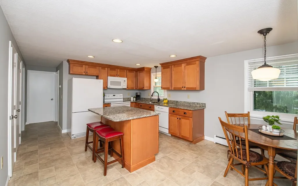20 Alvirne Drive Hudson NH 03051