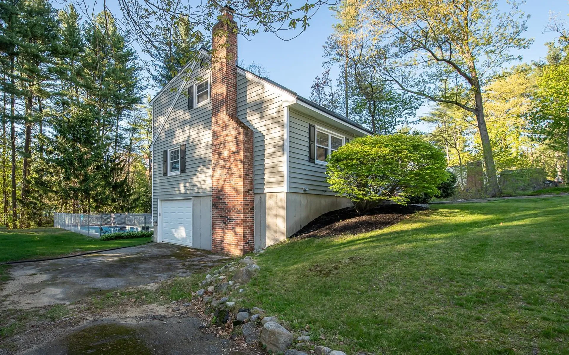 20 Alvirne Drive Hudson NH 03051