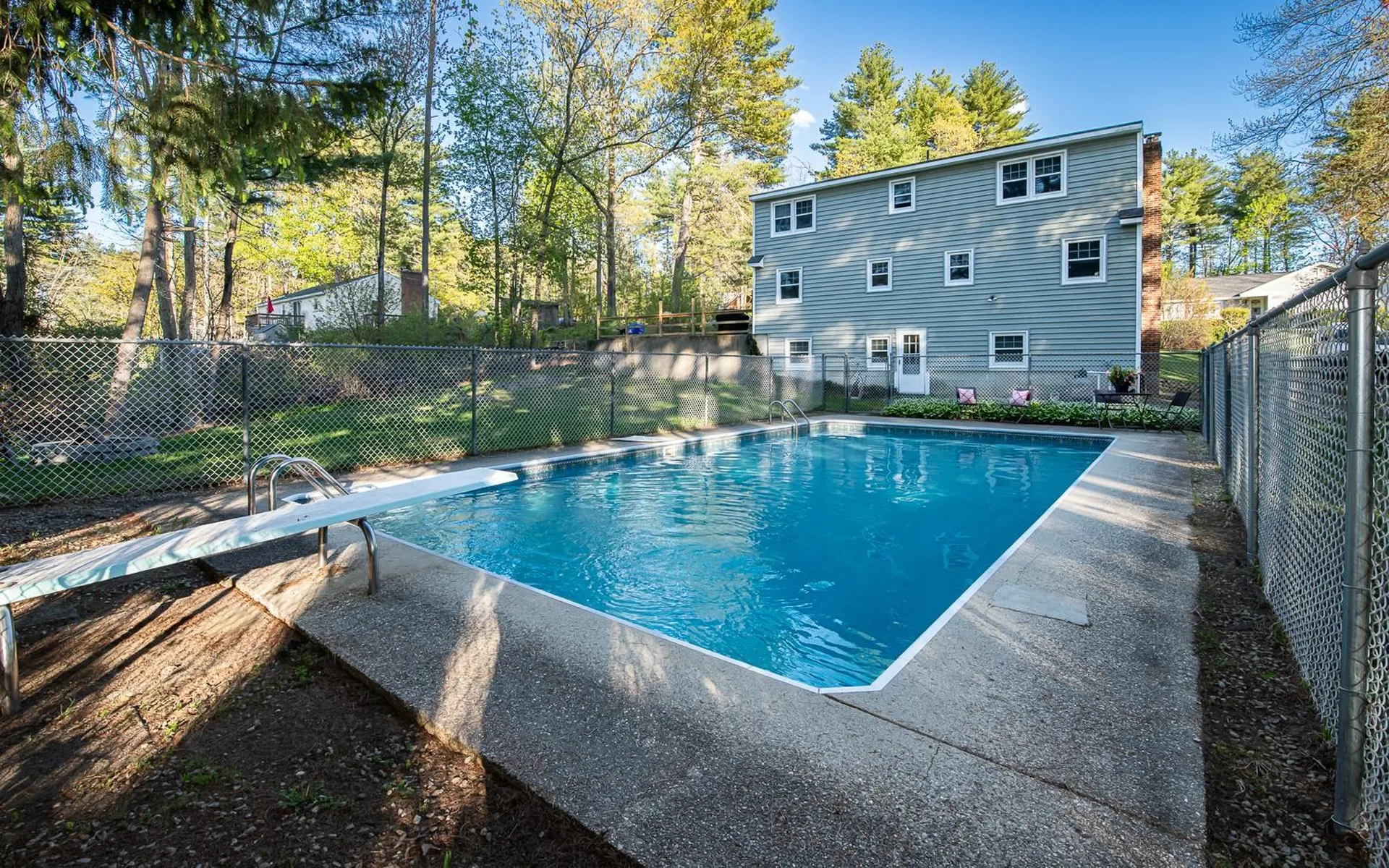 20 Alvirne Drive Hudson NH 03051