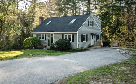 20 Alvirne Drive Hudson NH 03051