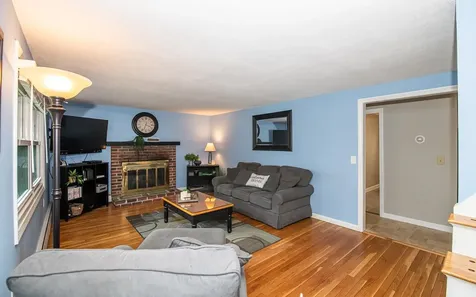 20 Alvirne Drive Hudson NH 03051