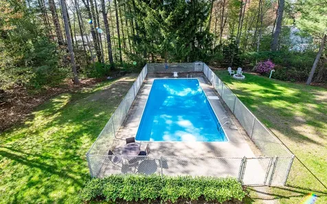 20 Alvirne Drive Hudson NH 03051