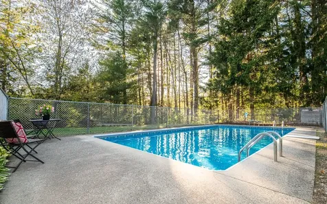 20 Alvirne Drive Hudson NH 03051