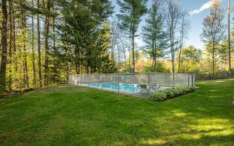 20 Alvirne Drive Hudson NH 03051