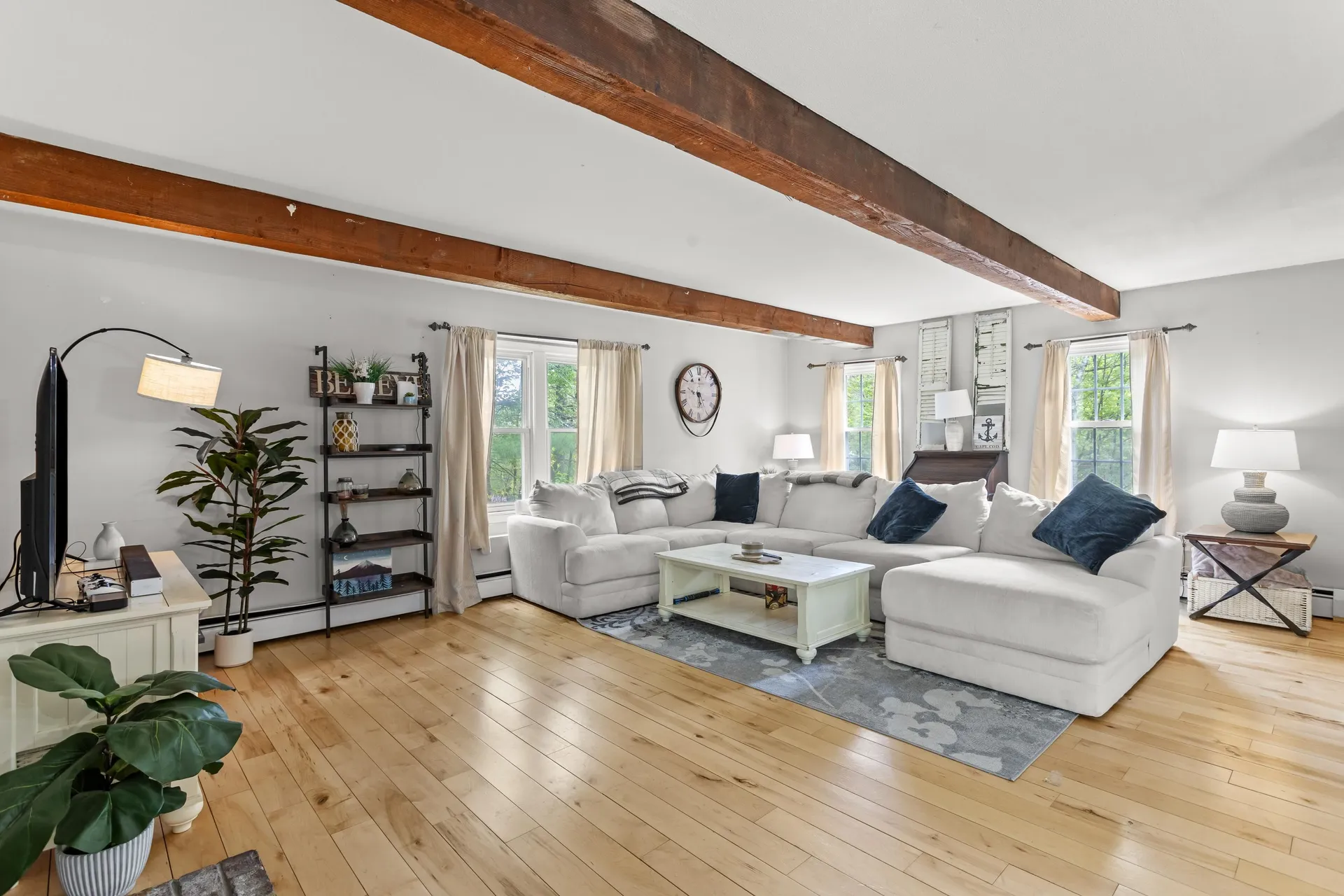 23 Hitching Post Lane Bedford NH 03110