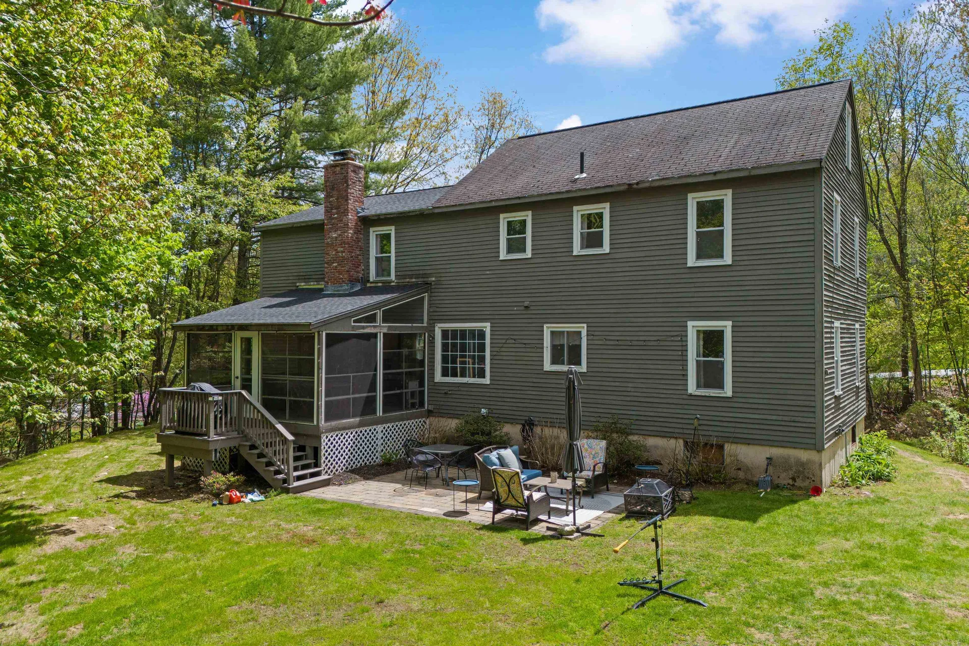 23 Hitching Post Lane Bedford NH 03110