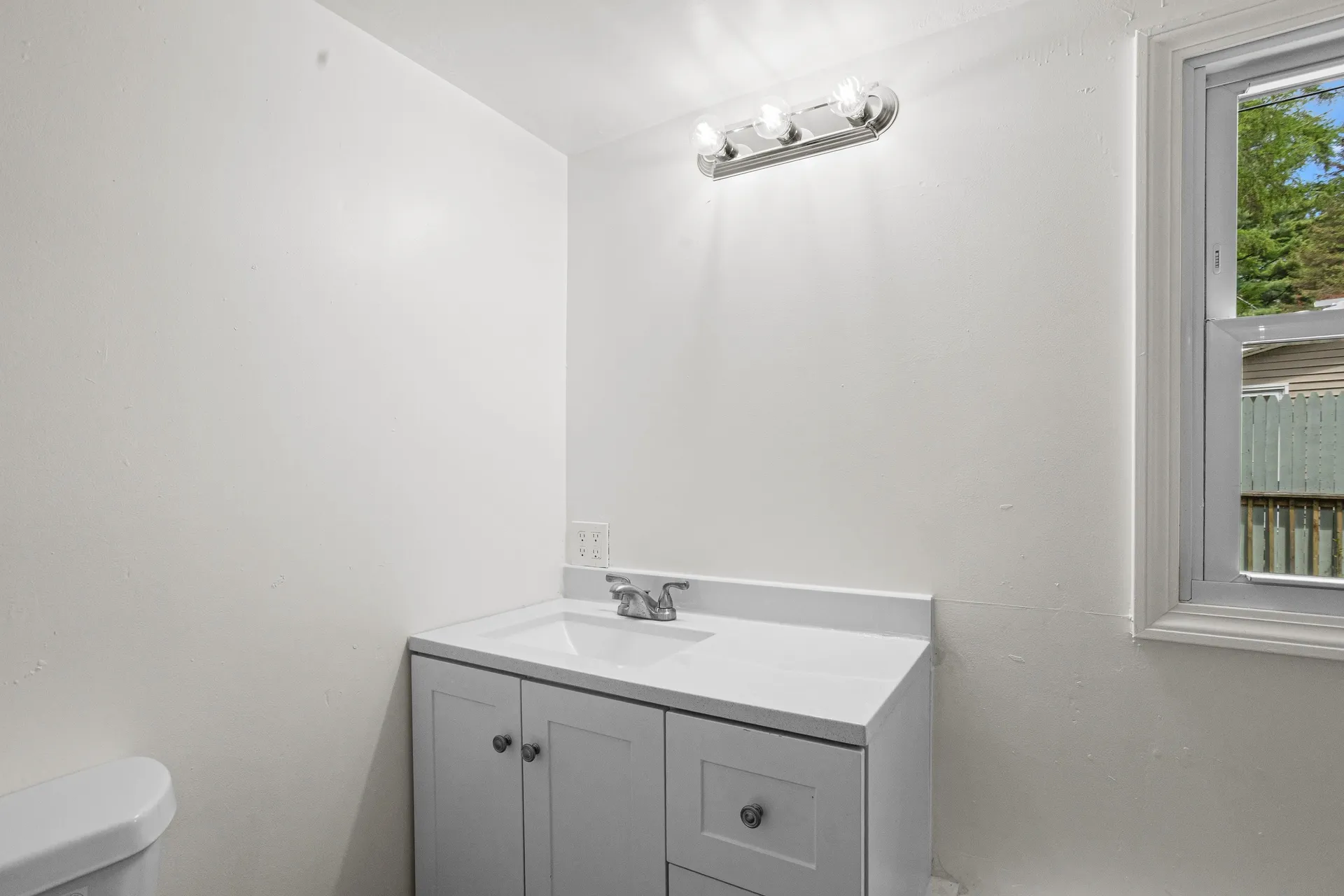 8 Dart Street Hooksett NH 03106