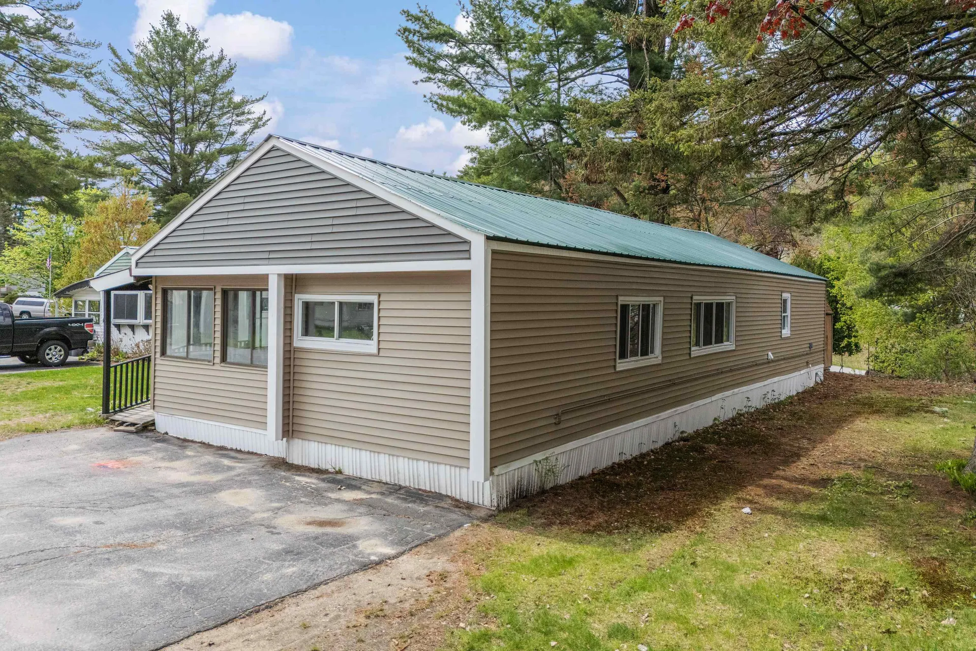 8 Dart Street Hooksett NH 03106