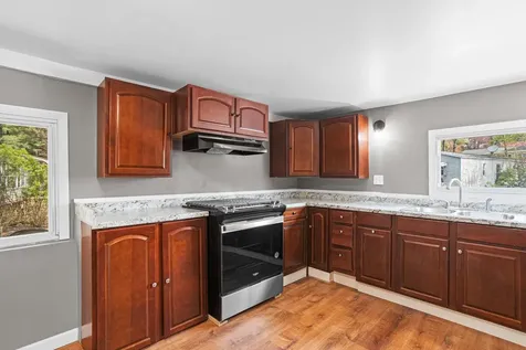 8 Dart Street Hooksett NH 03106