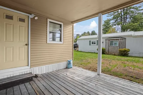 8 Dart Street Hooksett NH 03106