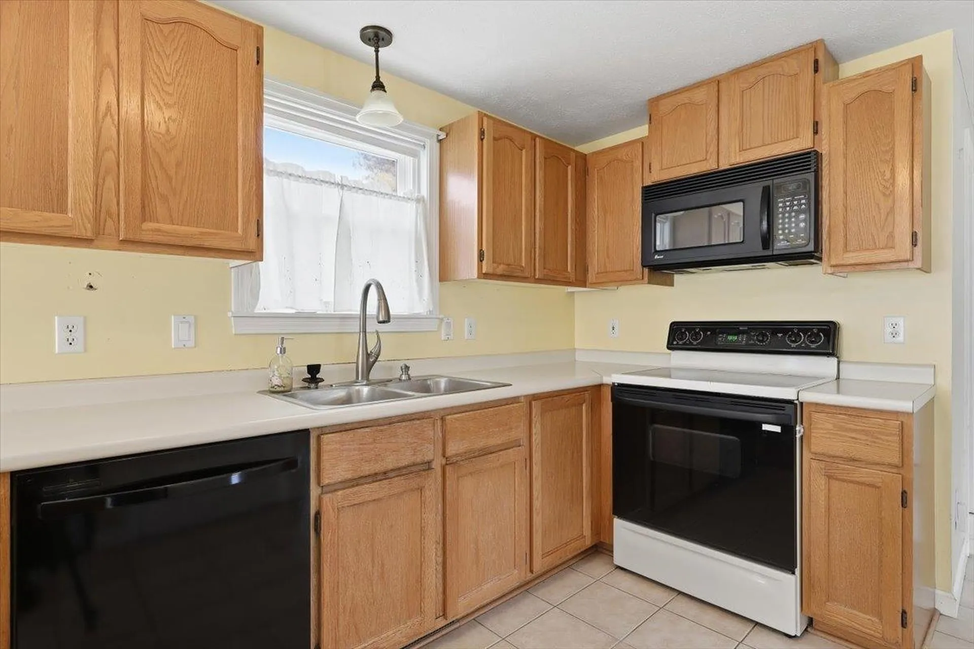 73 Megan Drive Manchester NH 03109