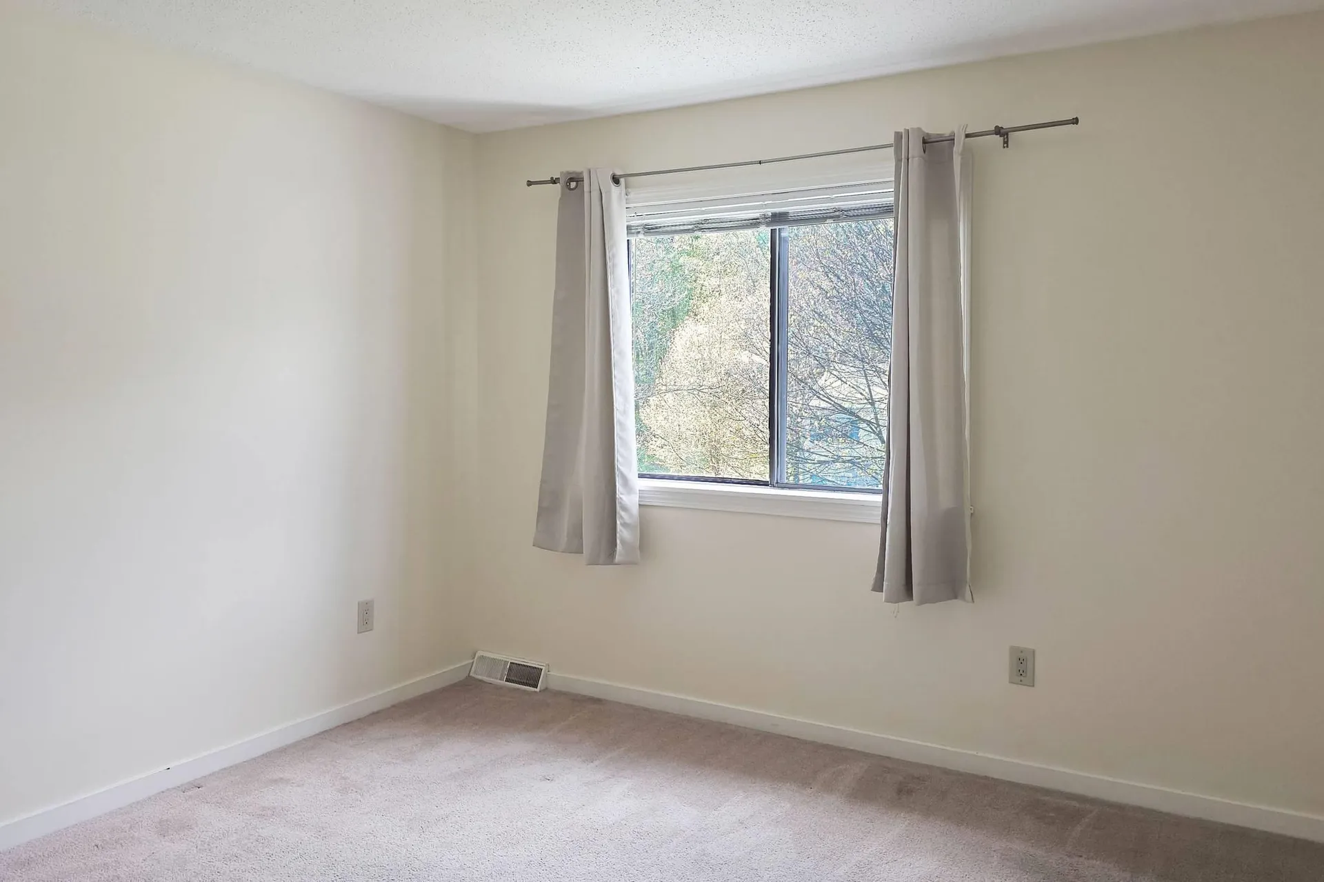 133 Colonial Drive Hartford VT 05001