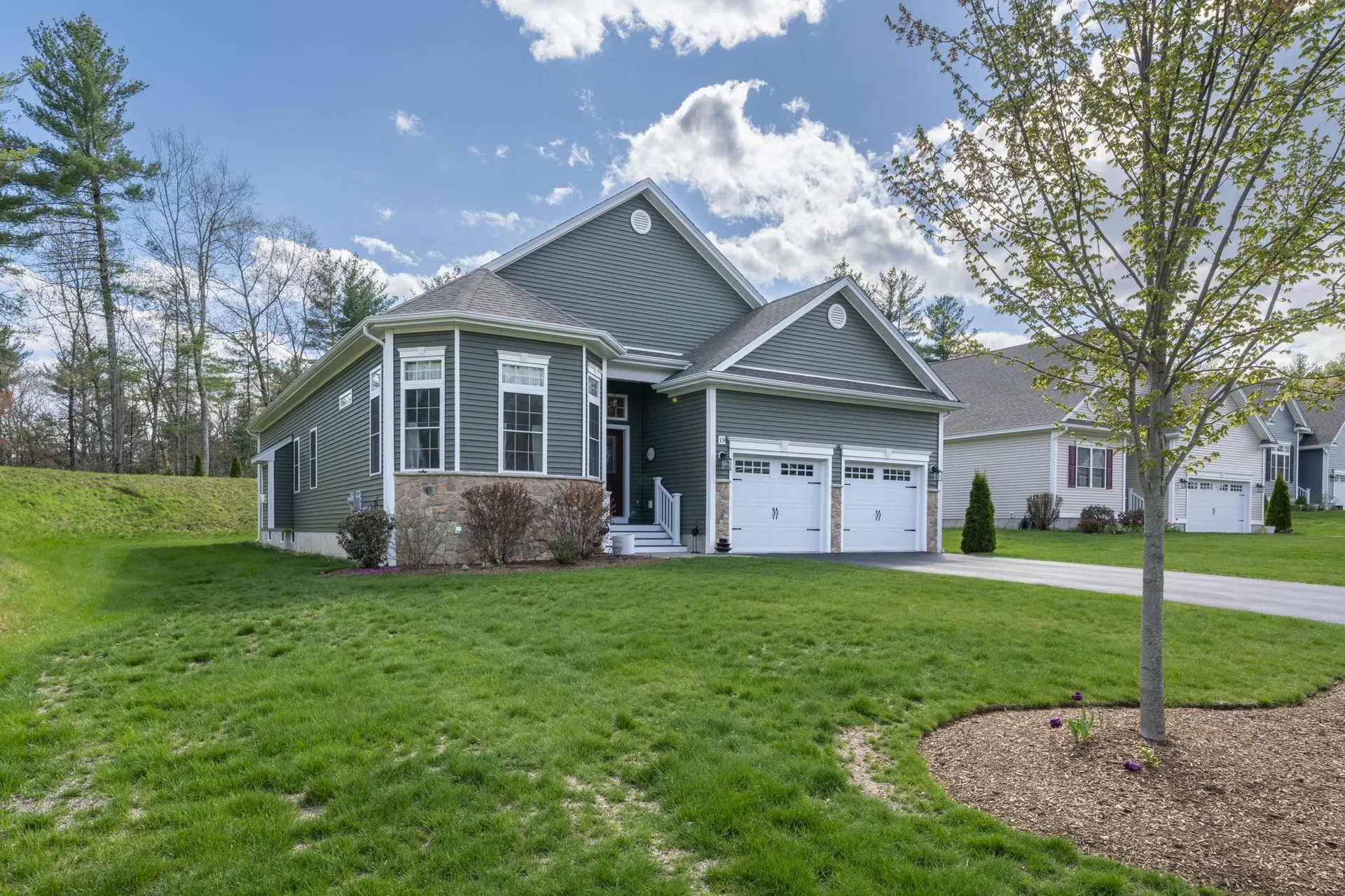 19 Pumpkin Patch Way Londonderry NH 03053