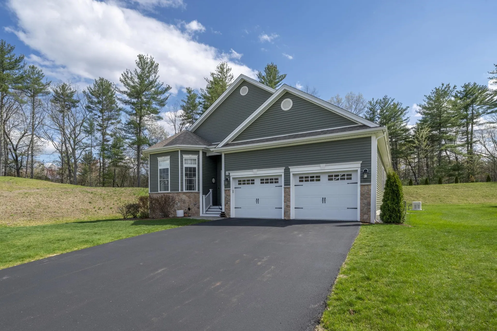19 Pumpkin Patch Way Londonderry NH 03053