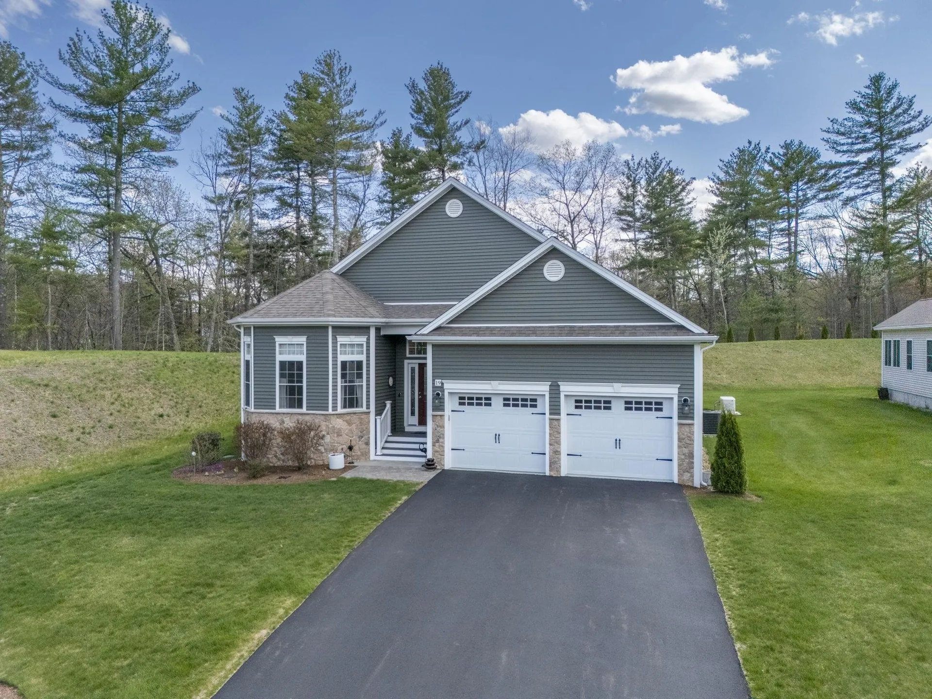 19 Pumpkin Patch Way Londonderry NH 03053