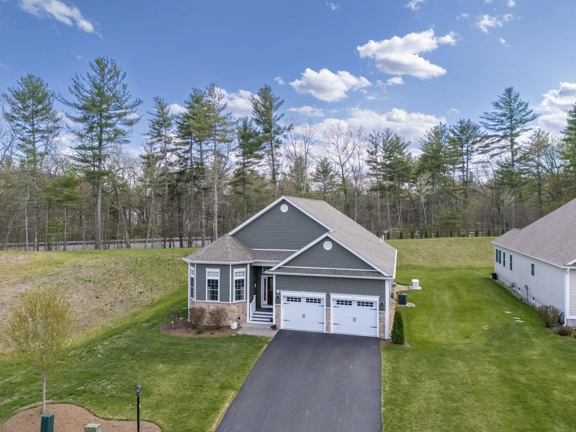 19 Pumpkin Patch Way Londonderry NH 03053