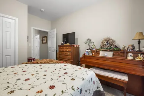 19 Pumpkin Patch Way Londonderry NH 03053
