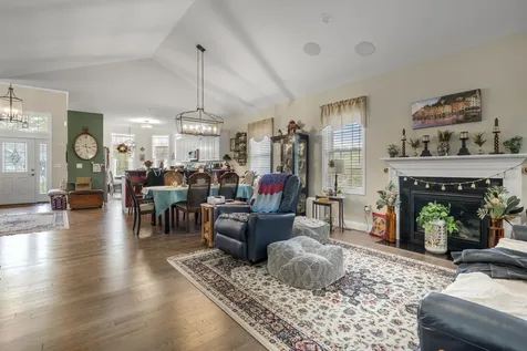 19 Pumpkin Patch Way Londonderry NH 03053