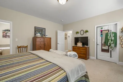 19 Pumpkin Patch Way Londonderry NH 03053