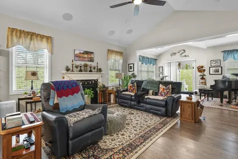 19 Pumpkin Patch Way Londonderry NH 03053