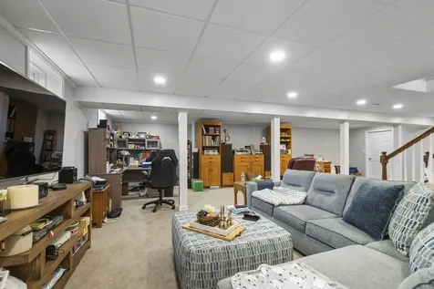 19 Pumpkin Patch Way Londonderry NH 03053