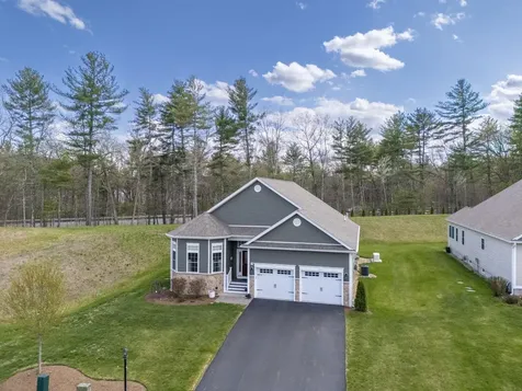 19 Pumpkin Patch Way Londonderry NH 03053