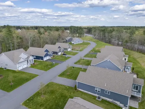 19 Pumpkin Patch Way Londonderry NH 03053