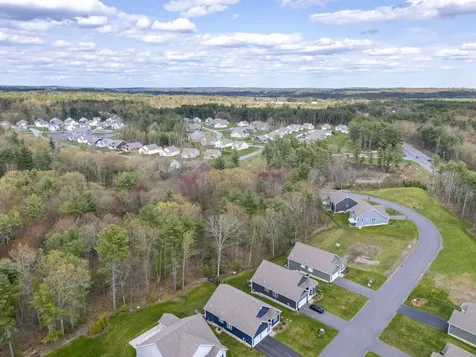 19 Pumpkin Patch Way Londonderry NH 03053
