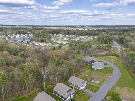 19 Pumpkin Patch Way Londonderry NH 03053