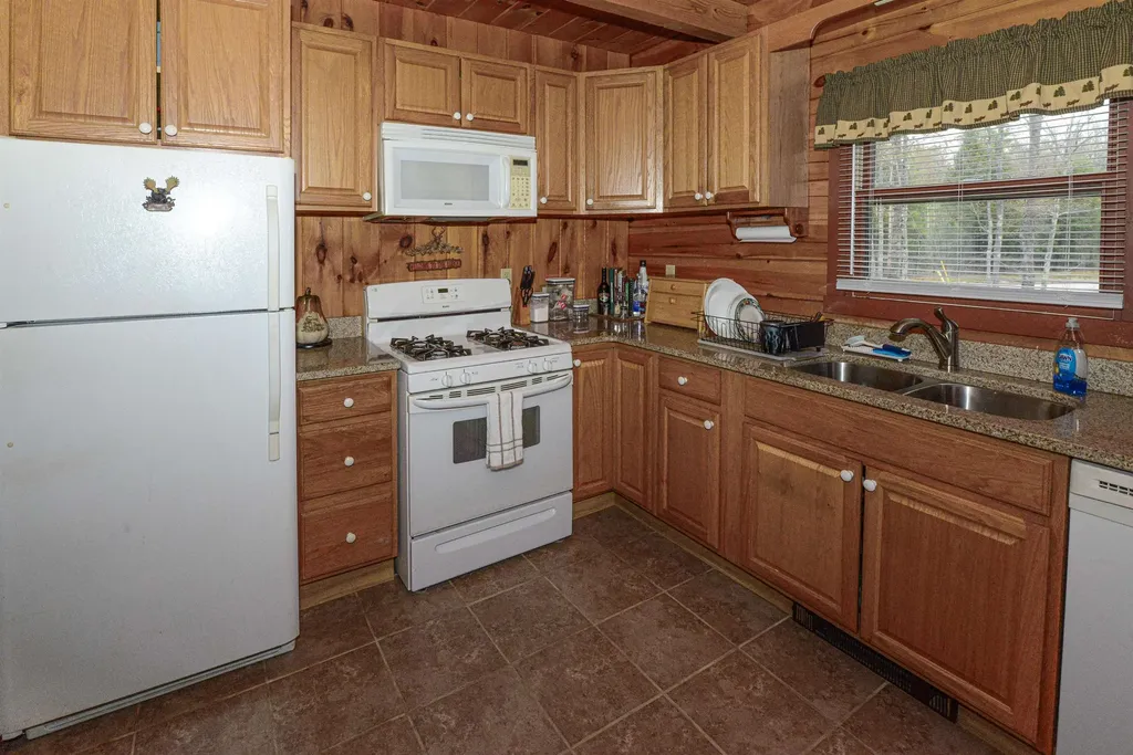 18 Charles Road Conway NH 03813