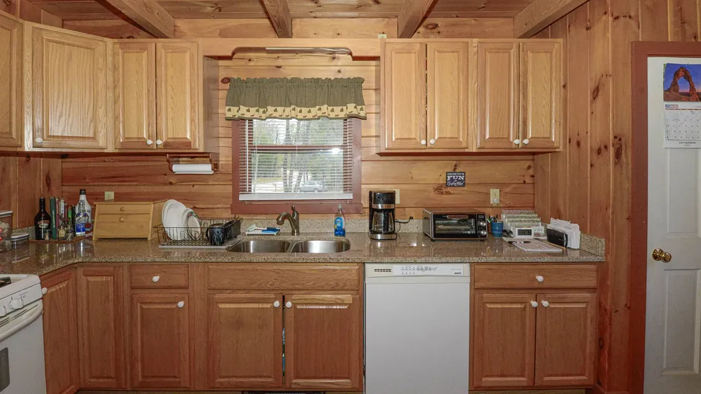18 Charles Road Conway NH 03813