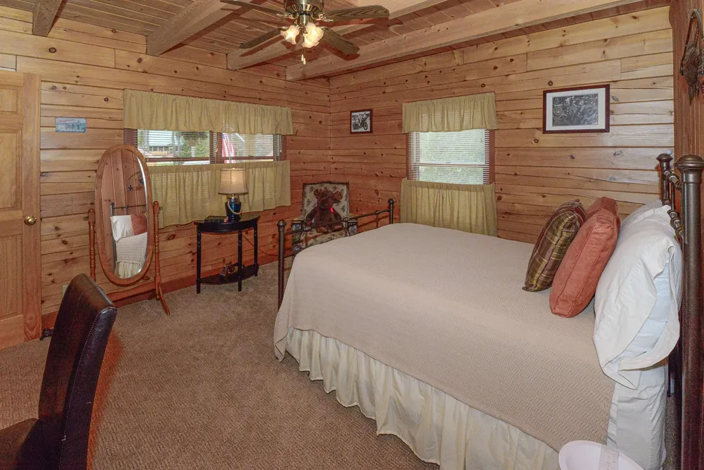 18 Charles Road Conway NH 03813