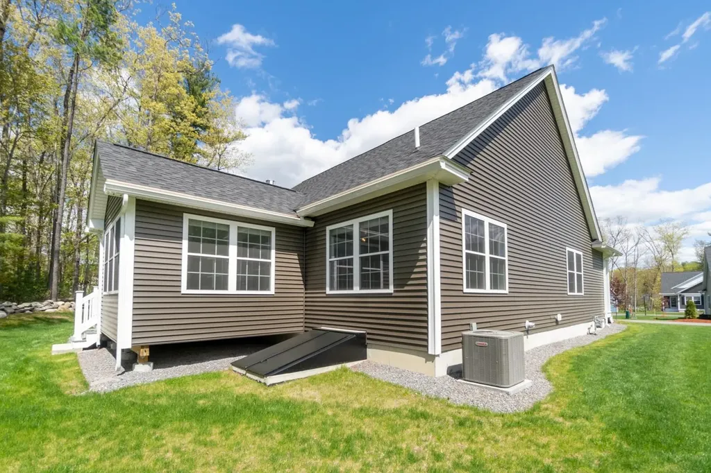 6 Anita Drive Hudson NH 03051
