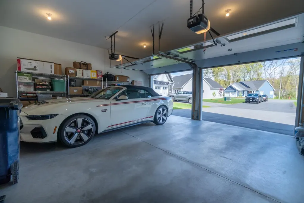 6 Anita Drive Hudson NH 03051