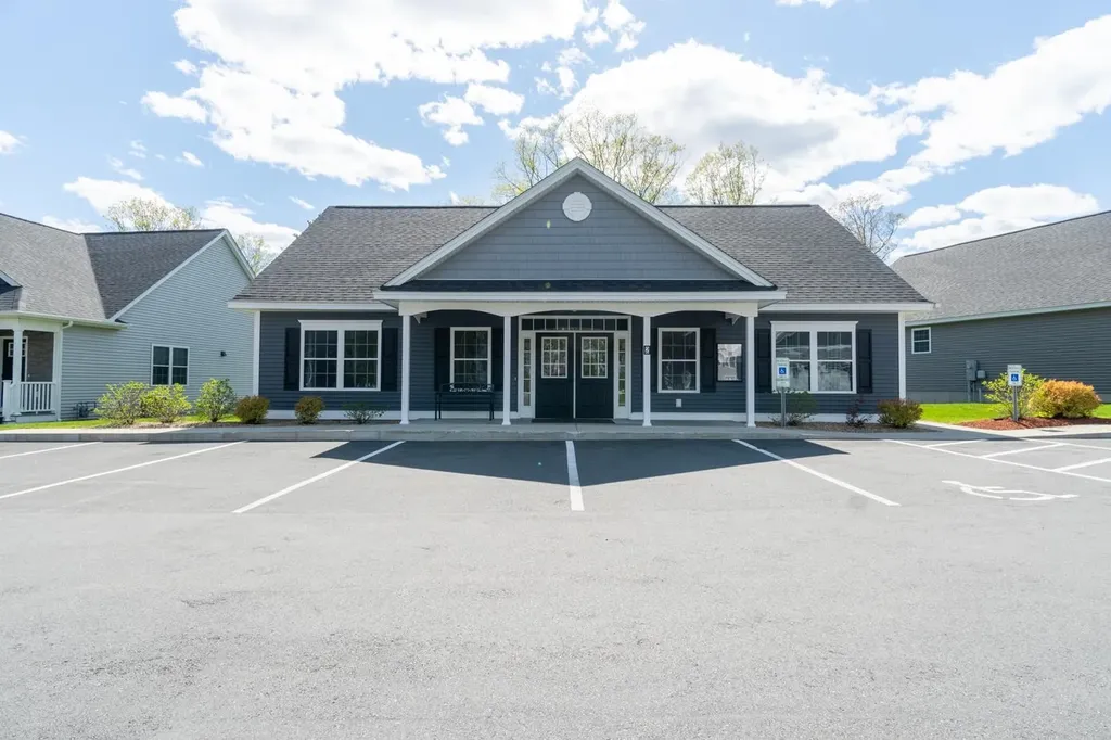 6 Anita Drive Hudson NH 03051