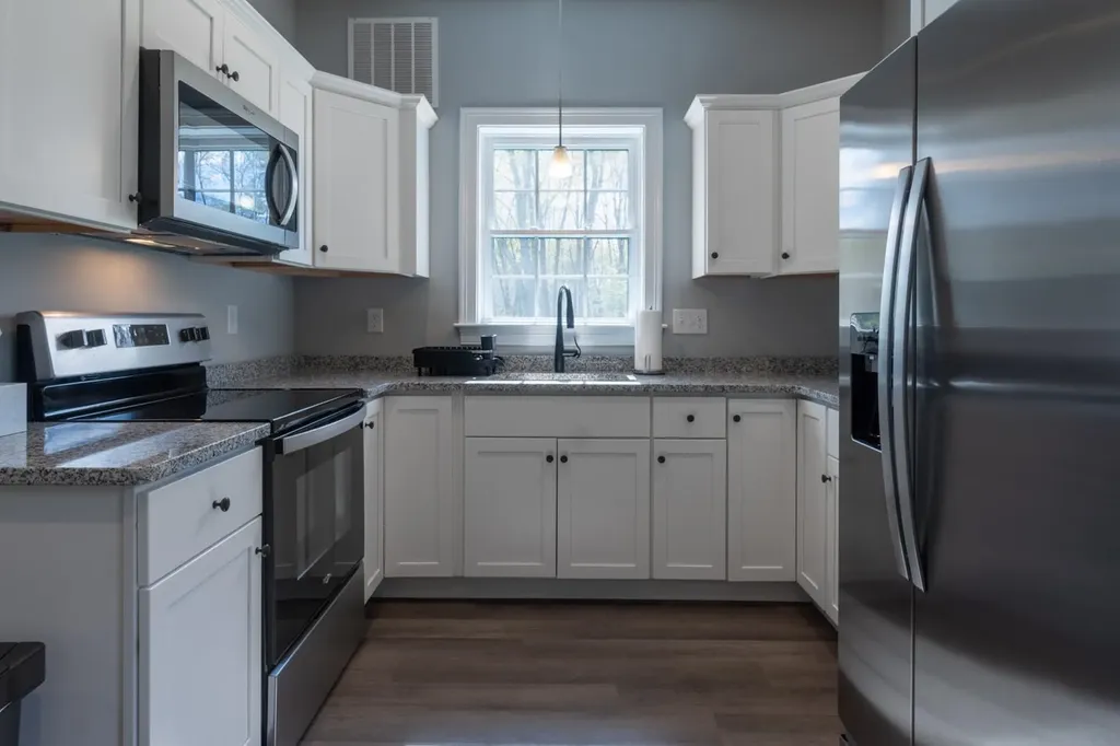 6 Anita Drive Hudson NH 03051
